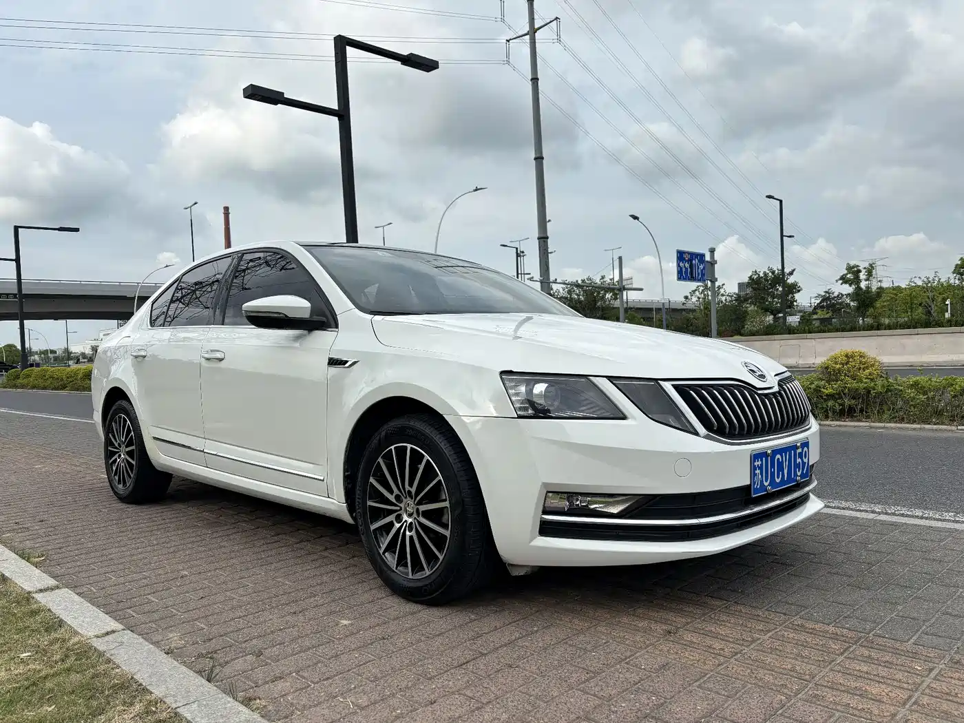 Škoda Octavia 2020 1.5L Automatic Smart Luxury Edition фото 3