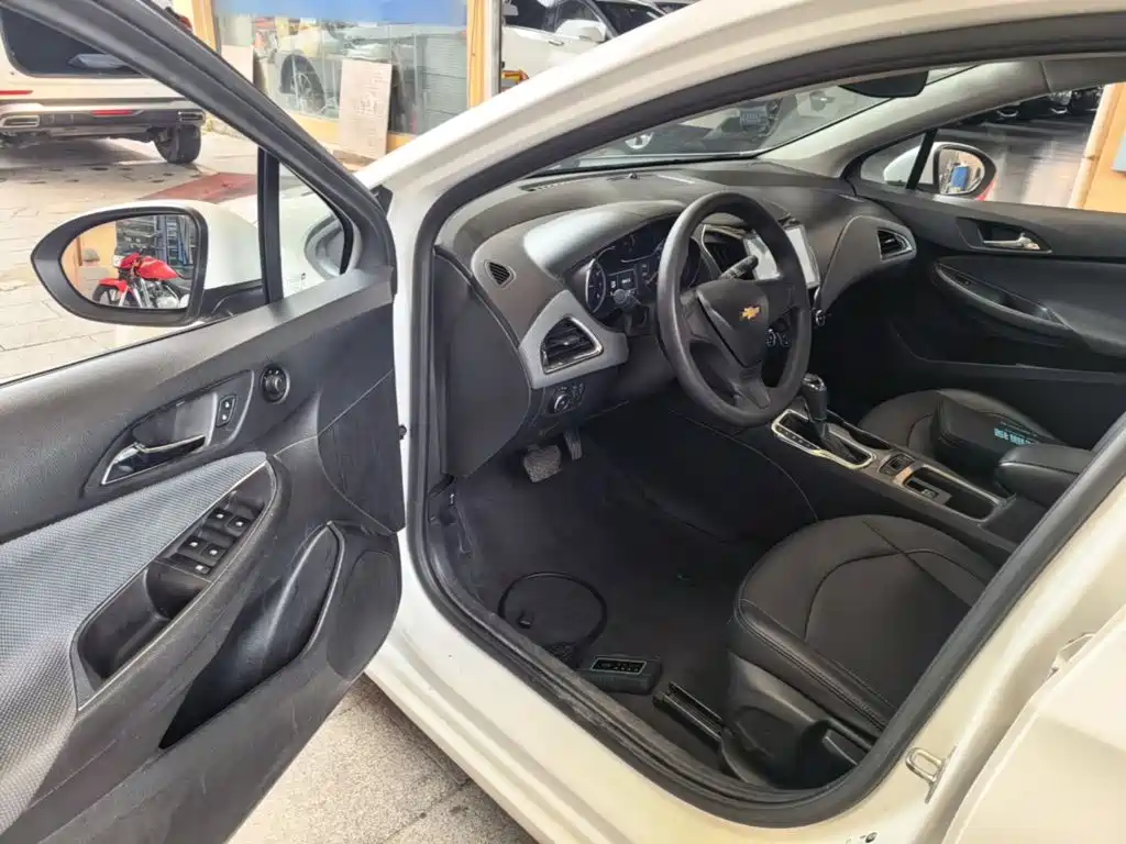 Chevrolet Cruze 2018 2018 320 Automatic Pioneer Sunroof Edition