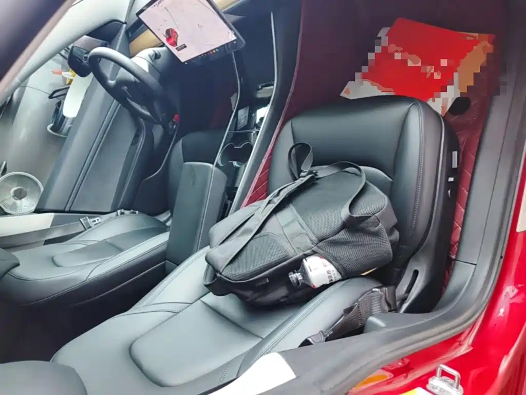 Фото 25 - Tesla Model 3
