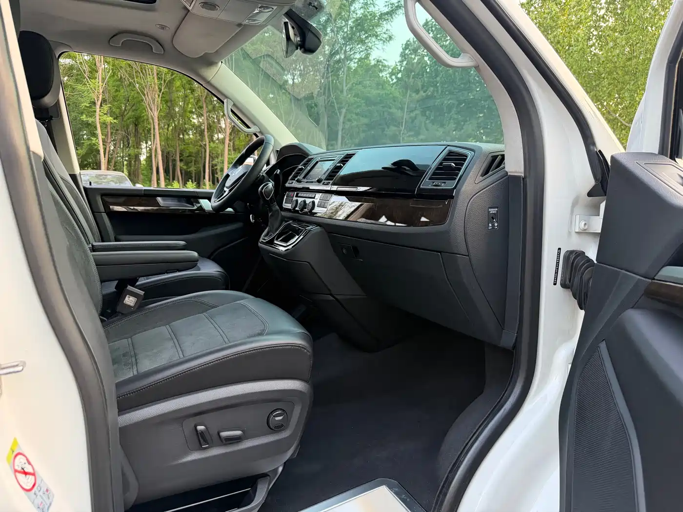 Volkswagen Multivan 2018 2.0TSI 4WD Premium Edition 7-Seater фото 13