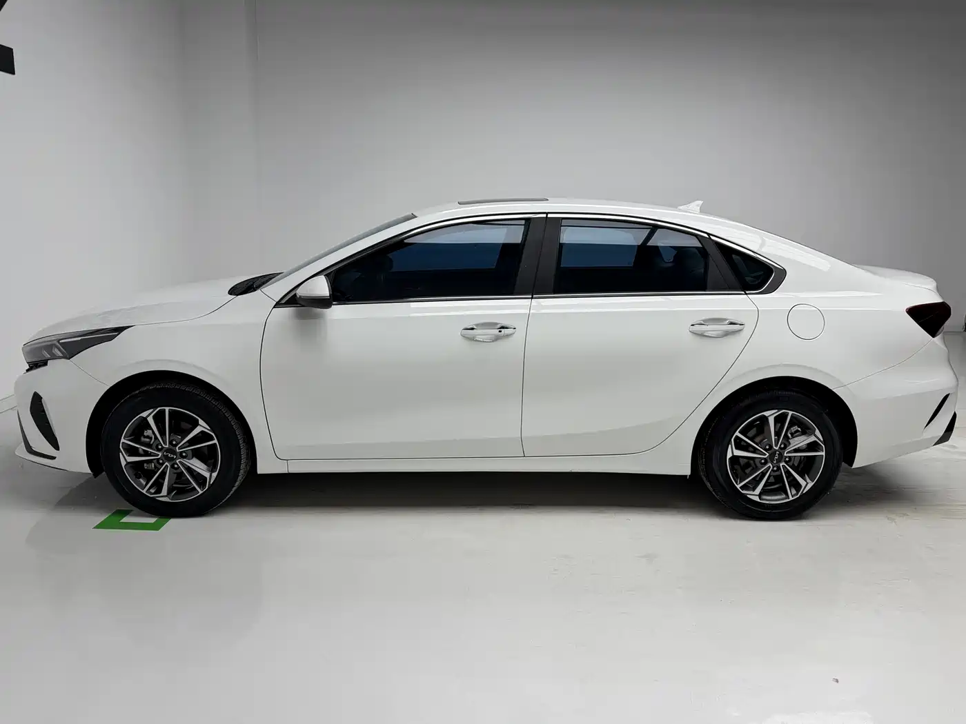 Kia K3 2023 Model 1.5L CVT Luxury Edition фото 7