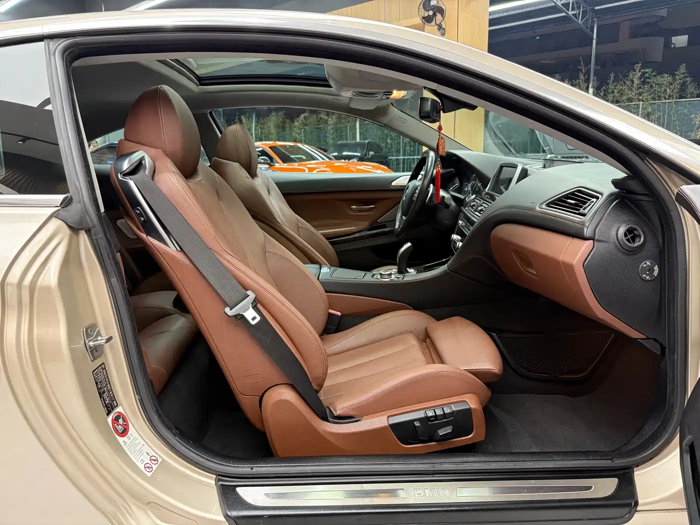 BMW 6 Series 2012 650i Coupe фото 23