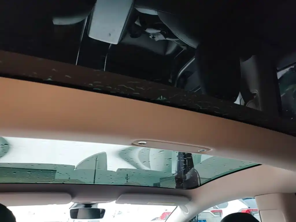 Фото 18 - Tesla Model 3