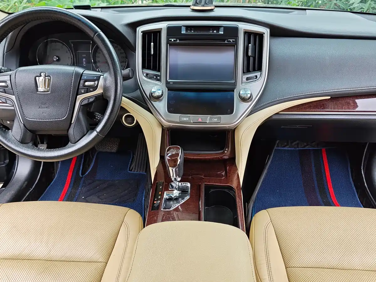 Toyota Crown 2018 2.0T Fashion Edition фото 8