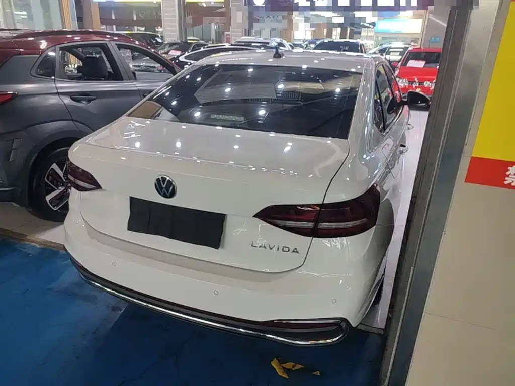 Volkswagen Lavida 2023 1.5L Auto Five Million Edition фото 7