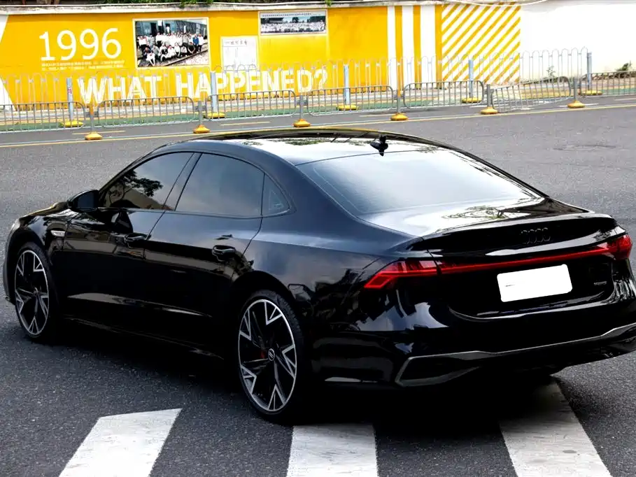 Audi A7L 2024 45 TFSI quattro S-line Black Warrior Edition фото 14