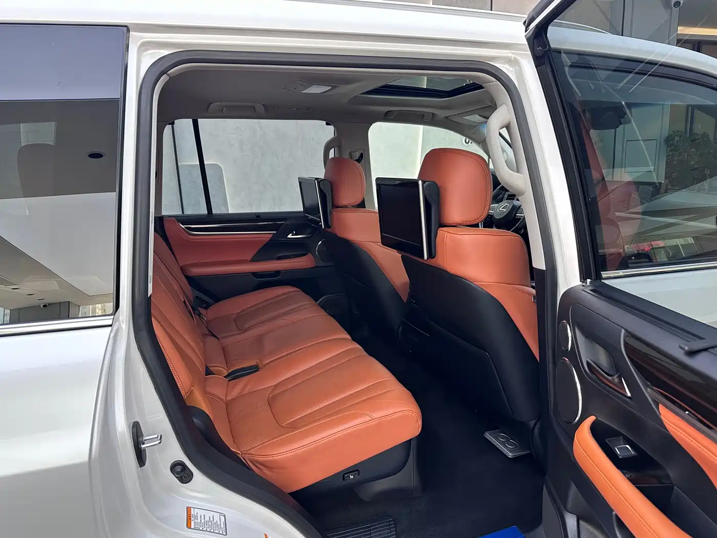 Lexus LX 2017 570 Peak Special Limited Edition фото 23