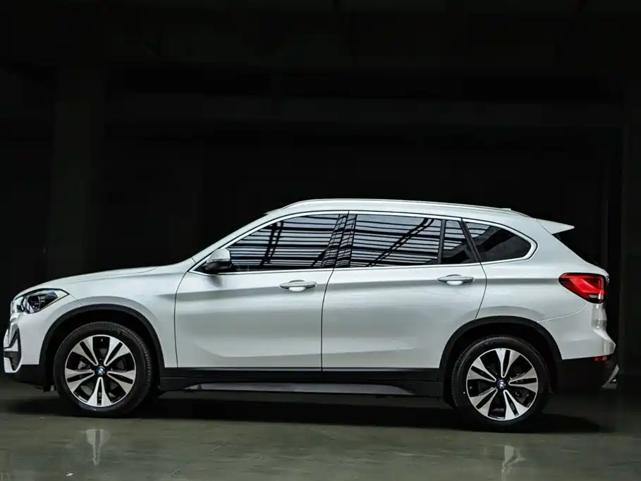 BMW X1 2022 sDrive20Li Fashion фото 4