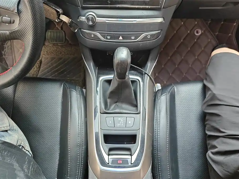 Peugeot 408 2015 Model 1.2T Automatic Luxury Edition фото 16