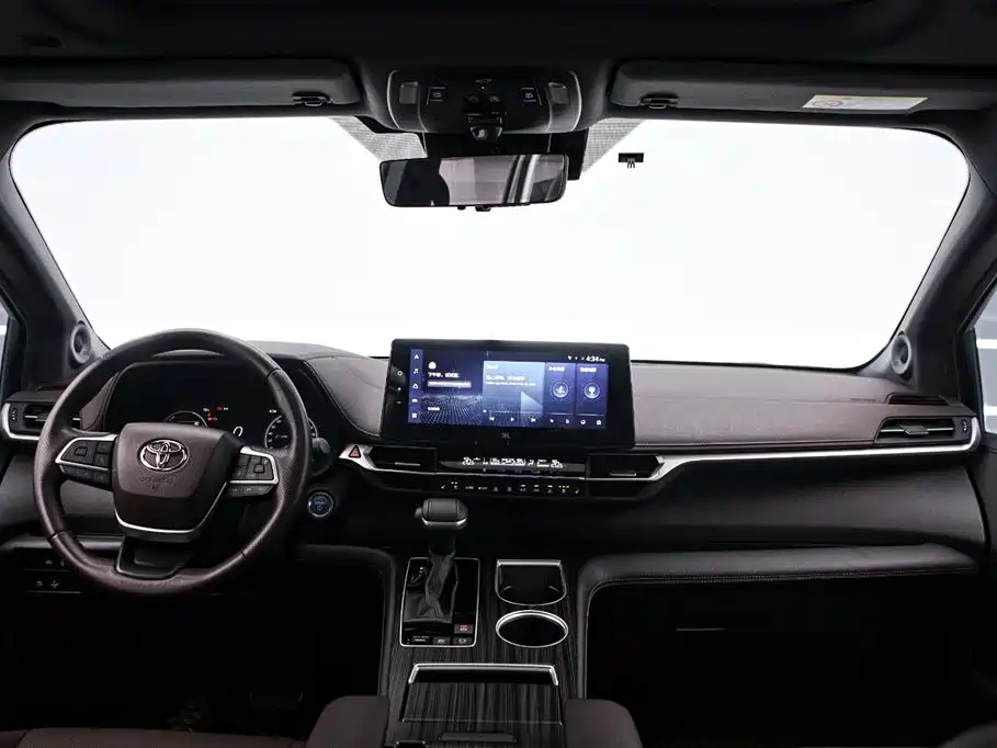 Toyota Sienna 2021 2.5L Hybrid Platinum Edition фото 5