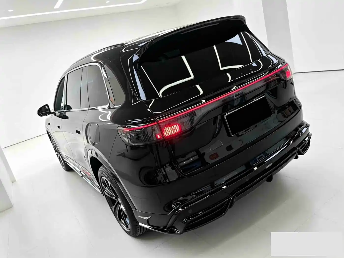 AITO Wenjie AITO M8 2025 Model Extended Range Max+ Edition 53.4kWh 6-Seater фото 4