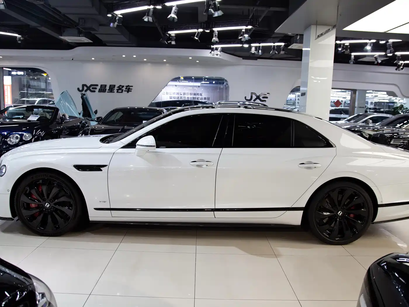 Bentley Flying Spur 2021 4.0T V8 Standard Version фото 3