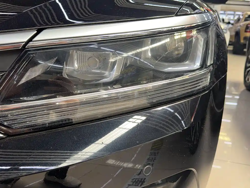 Volkswagen Passat 2017 330TSI DSG Prestige фото 3