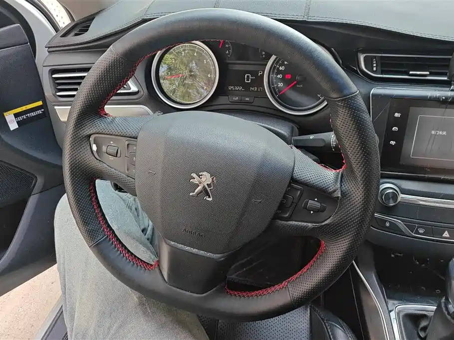 Peugeot 408 2015 Model 1.2T Automatic Luxury Edition фото 15