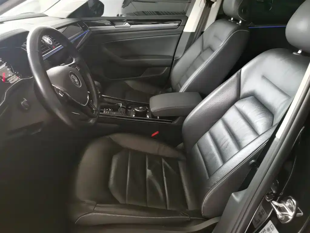 Volkswagen Phideon 2018 Facelift 380TSI FWD Business фото 15