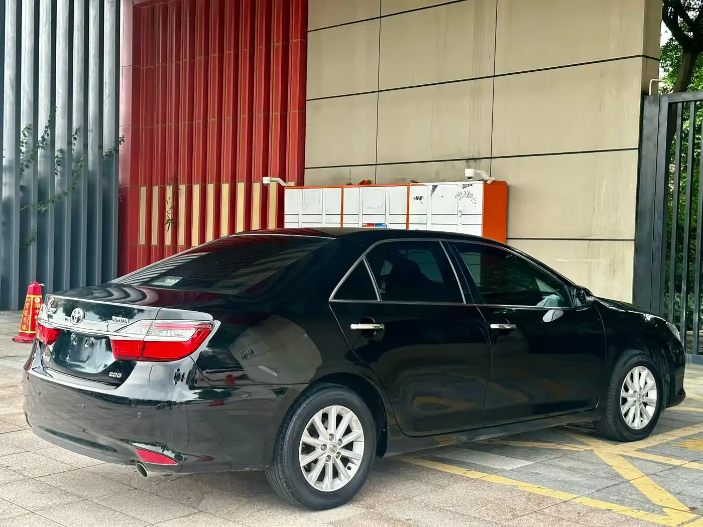 Toyota Camry 2015 2.0G Leading Edition фото 7