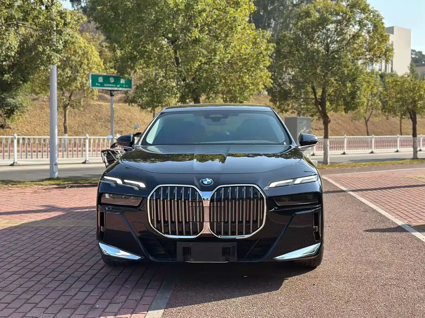 BMW 7 Series 2023 Model 735Li M Sport Package фото 2