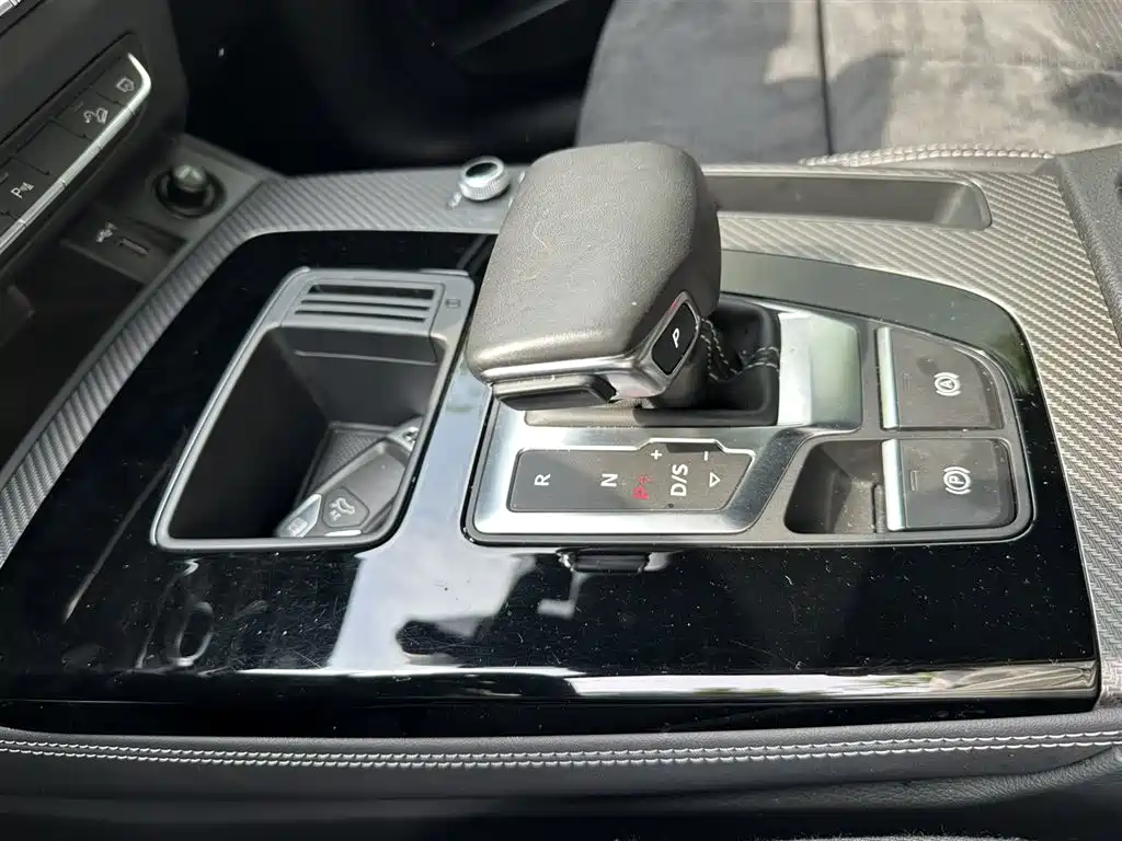 Audi Q5L Sportback 2021 40 TFSI Launch Special Edition фото 14