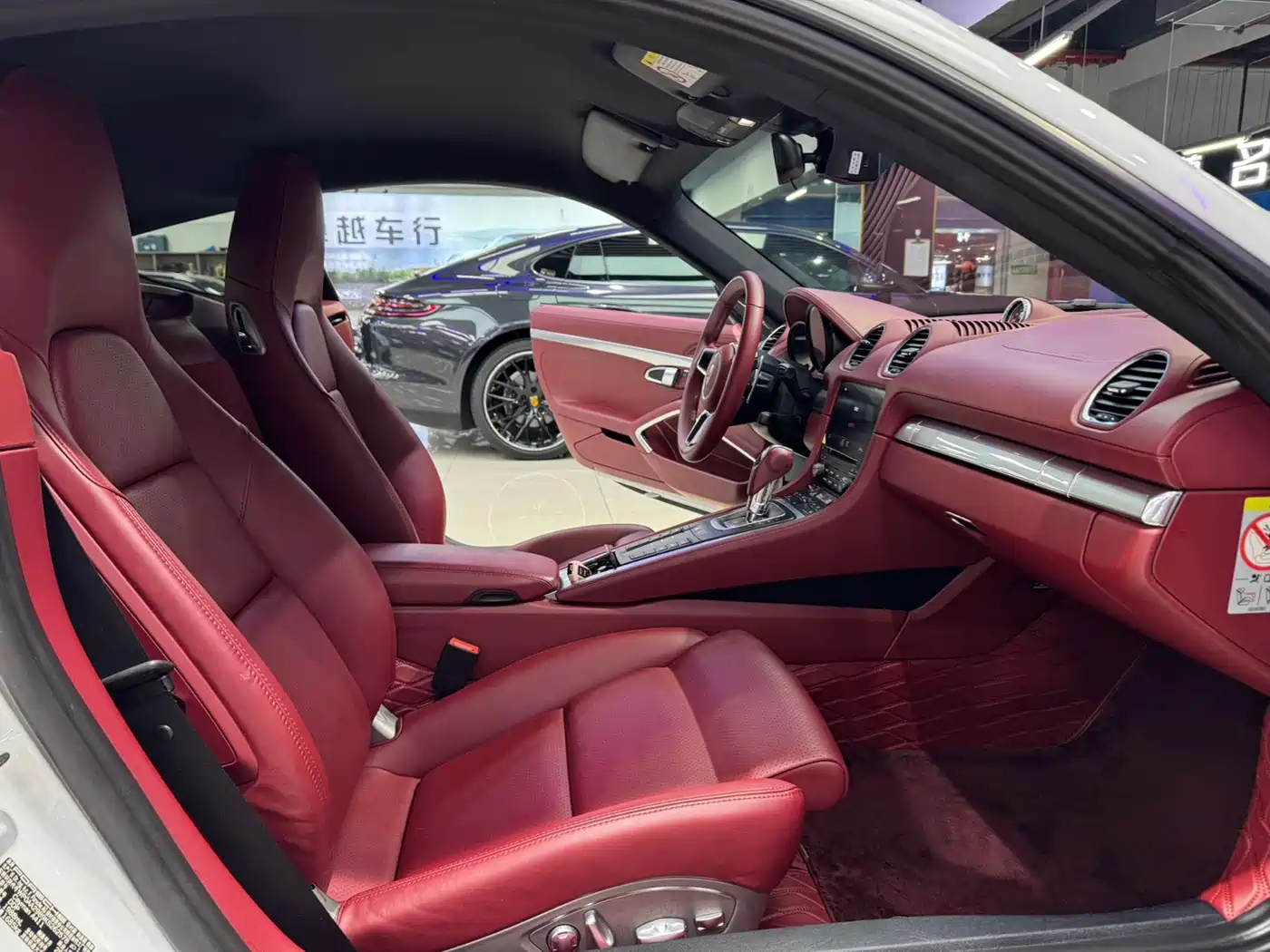 Porsche 718 2018 Cayman 2.0T фото 11