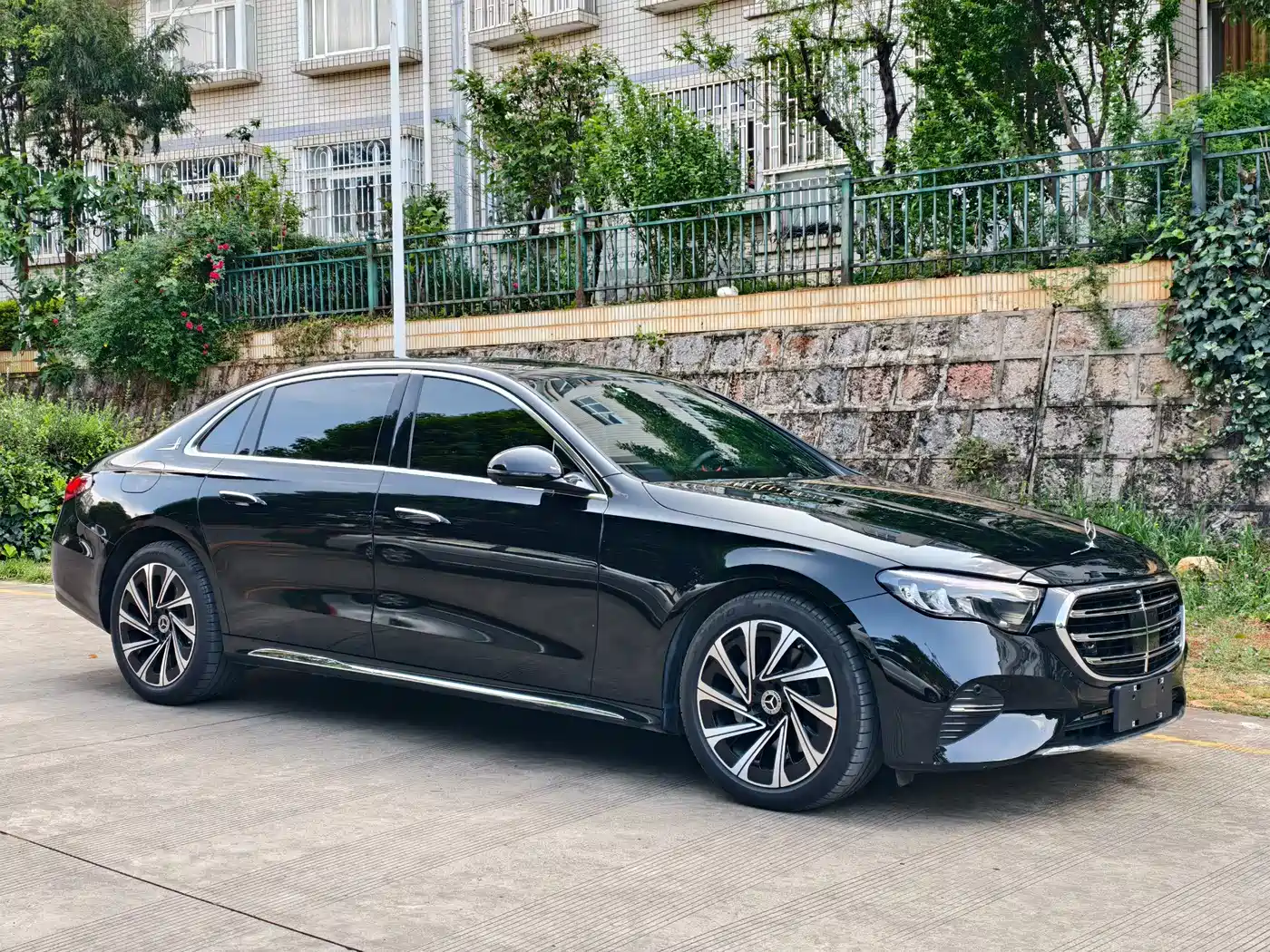 Mercedes-Benz E-Class 2025 E 300 L Luxury фото 3