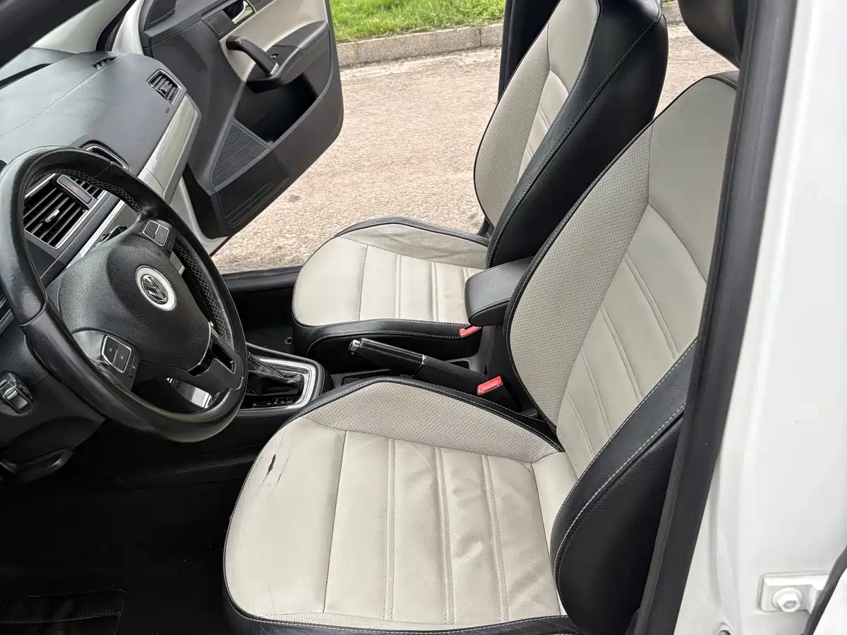 Volkswagen Gran Lavida 2014 1.6L Auto фото 11