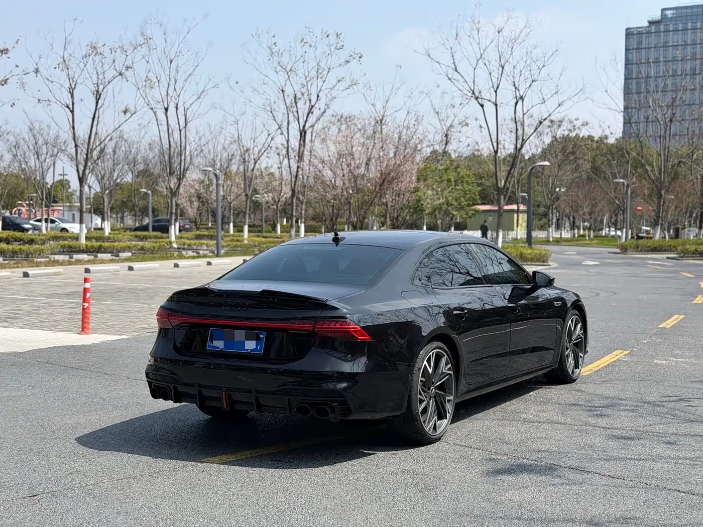 Audi A7L 2024 45 TFSI quattro S-line Black Warrior Edition фото 13
