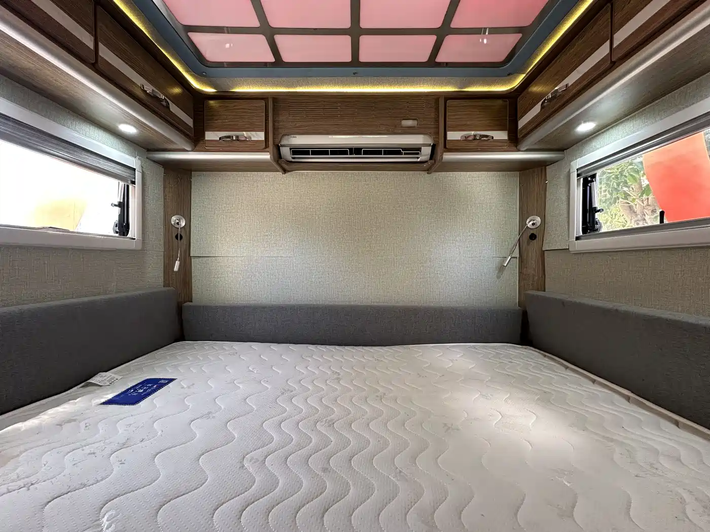 SAIC Maxus Xintu V80 2018 2.5T AMT Elite Short Wheelbase Medium Roof 5-6 Seater фото 43
