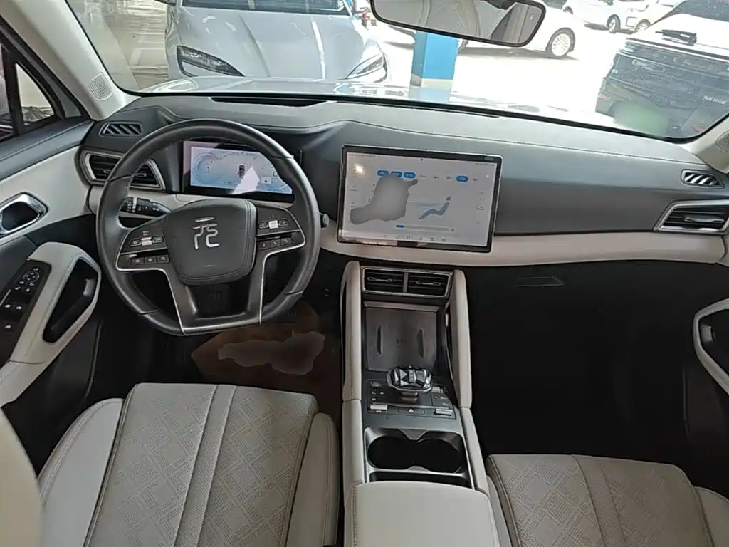 BYD Yuan UP 2024 401KM Surpass Edition фото 10