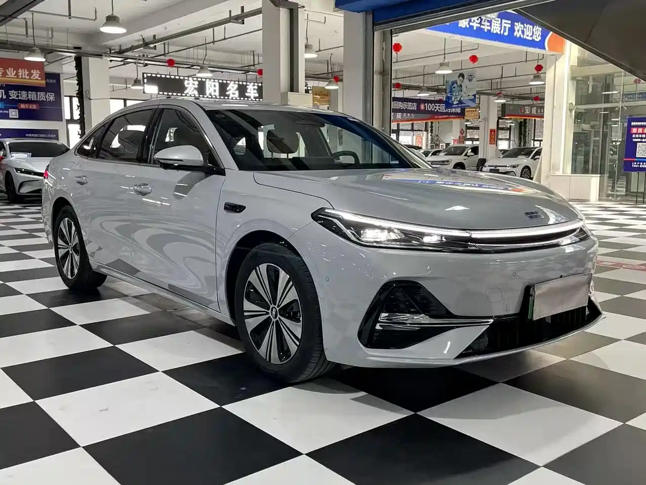 Geely Galaxy Galaxy A7 2025 EM-i 150km Explorer+ Edition фото 3