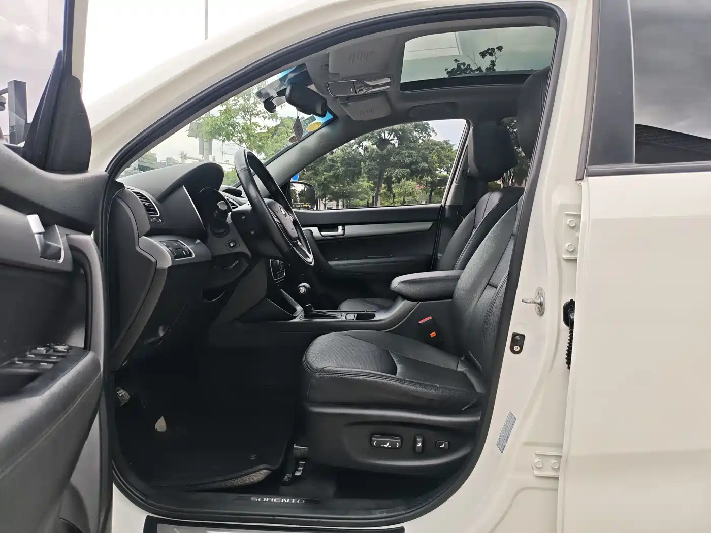 Photo 5 - Kia Sorento