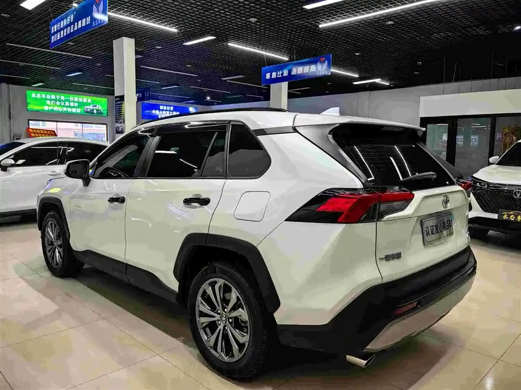 Toyota RAV4 Rongfang 2023 2.0L CVT FWD Style Plus Edition фото 4