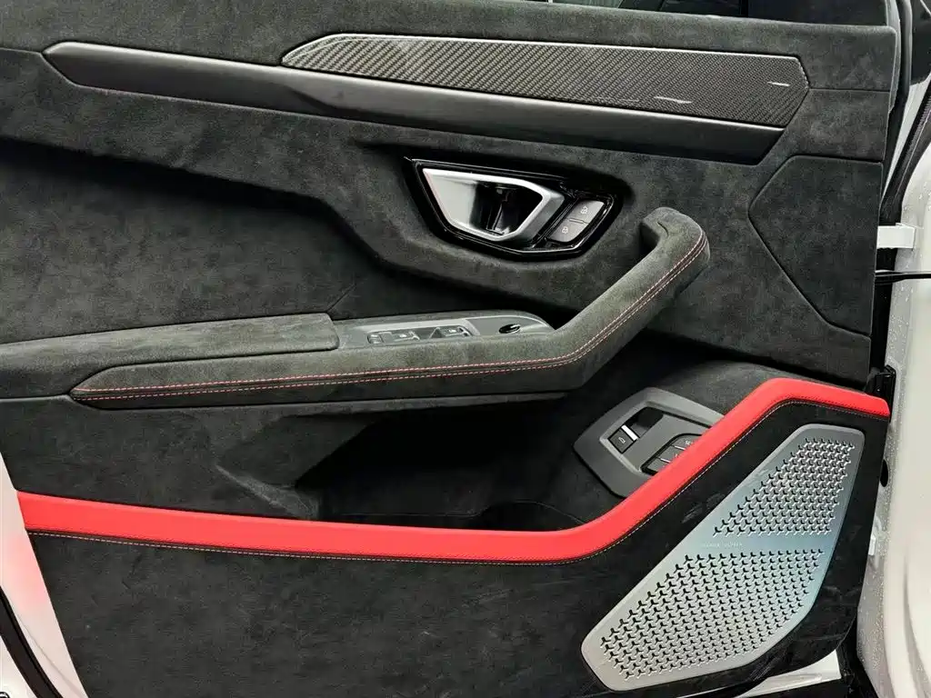 Lamborghini Urus 2022 4.0T V8 Performante фото 6