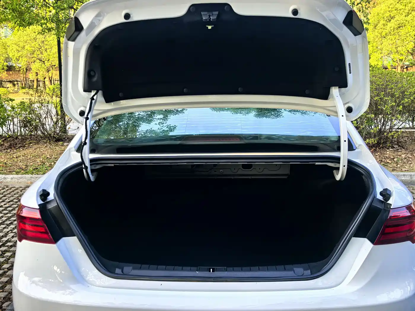 GEELY AUTOMOBILE BINRUI