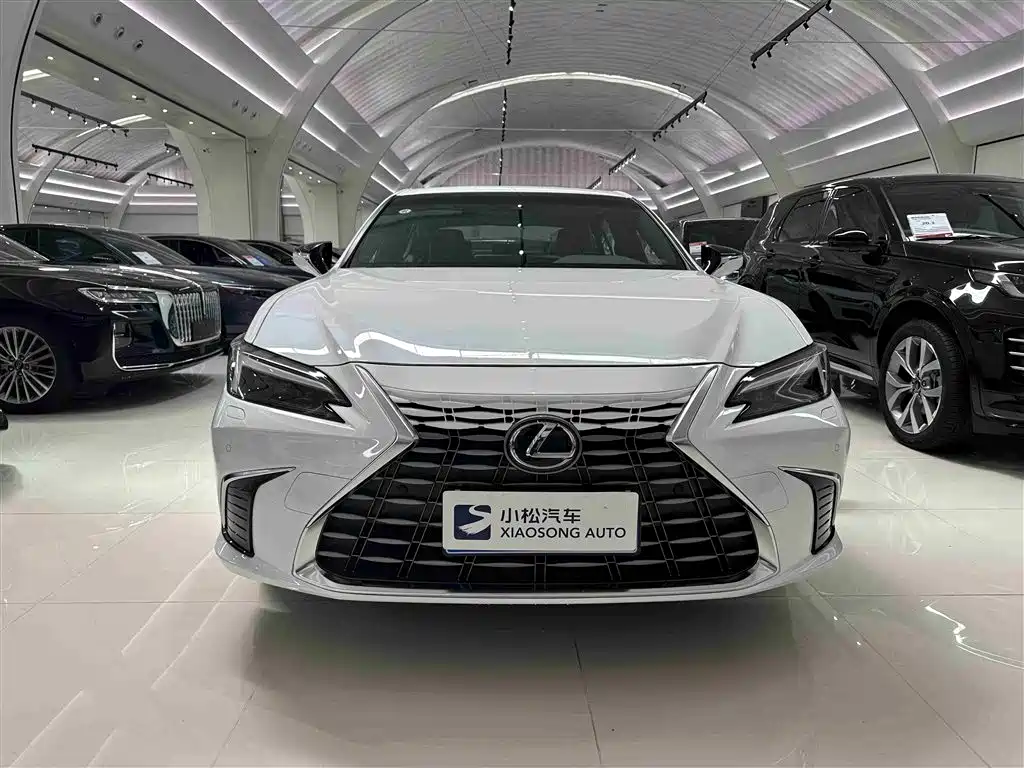 Lexus ES 2025 200 Ultimate Edition фото 2