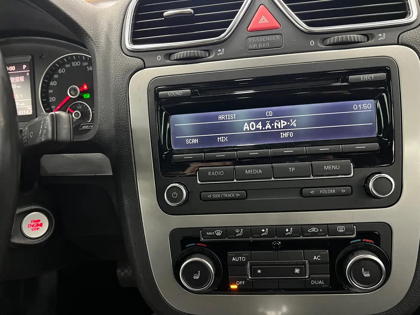 Volkswagen Scirocco 2011 2.0TSI Luxury фото 13