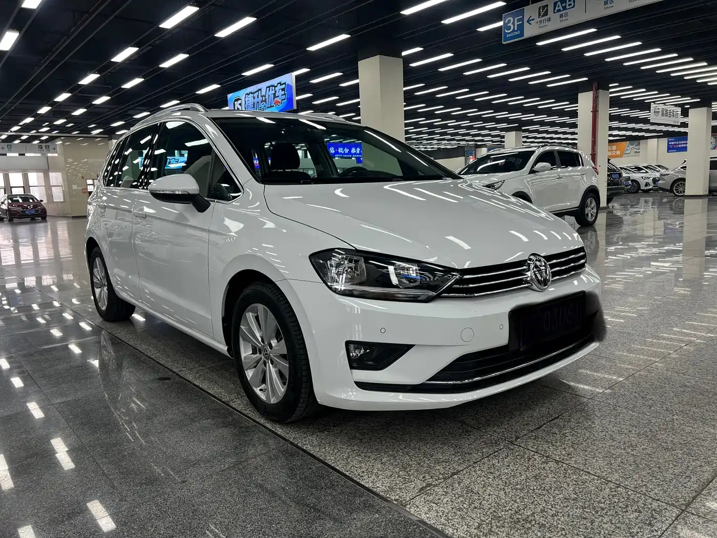 Volkswagen Golf Sportsvan 2016 230TSI Automatic Progressive фото 2