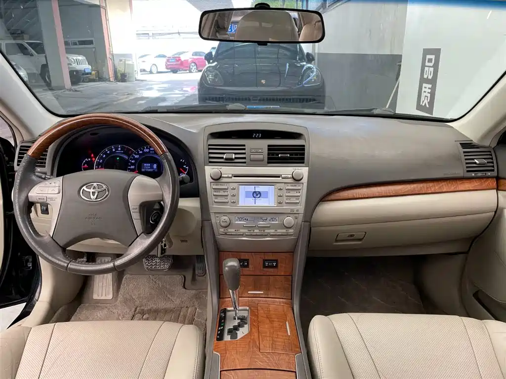 Toyota Camry 2011 240G Classic Anniversary Edition фото 8