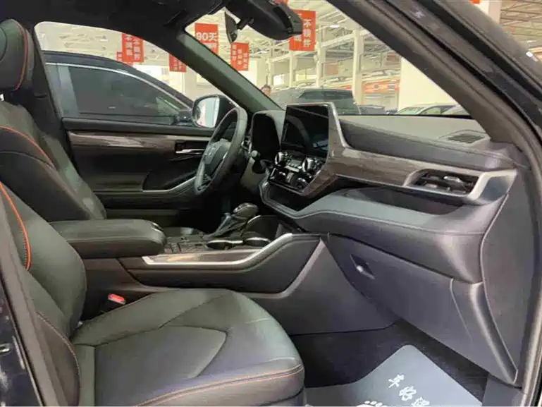 Toyota Crown Kluger 2024 2.5L HEV 4WD Premium Edition фото 4