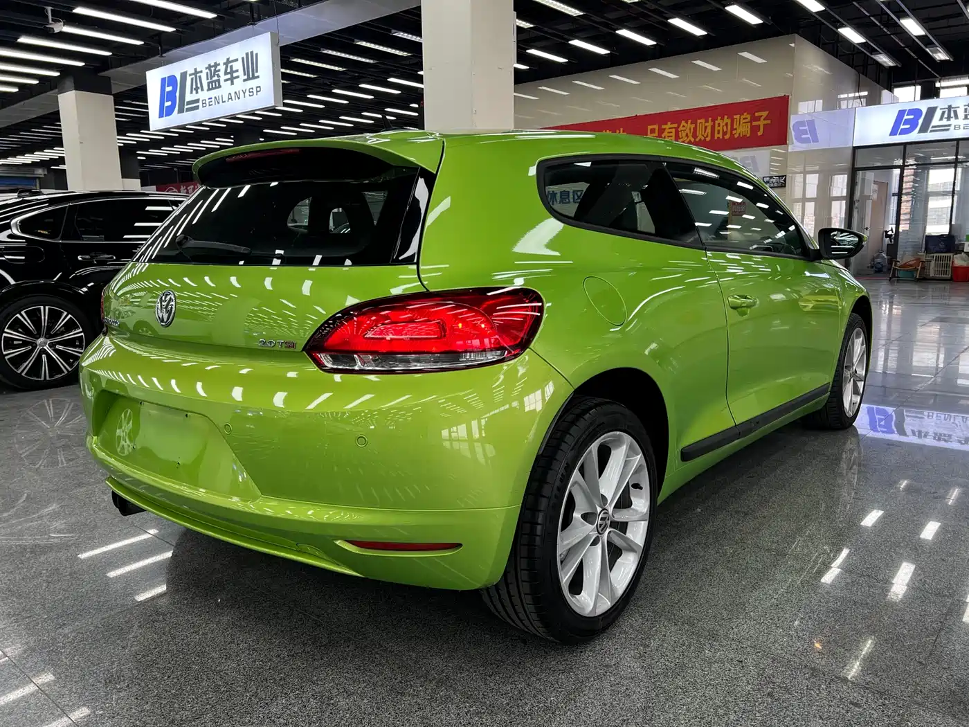 Volkswagen Scirocco 2011 2.0TSI Luxury фото 17