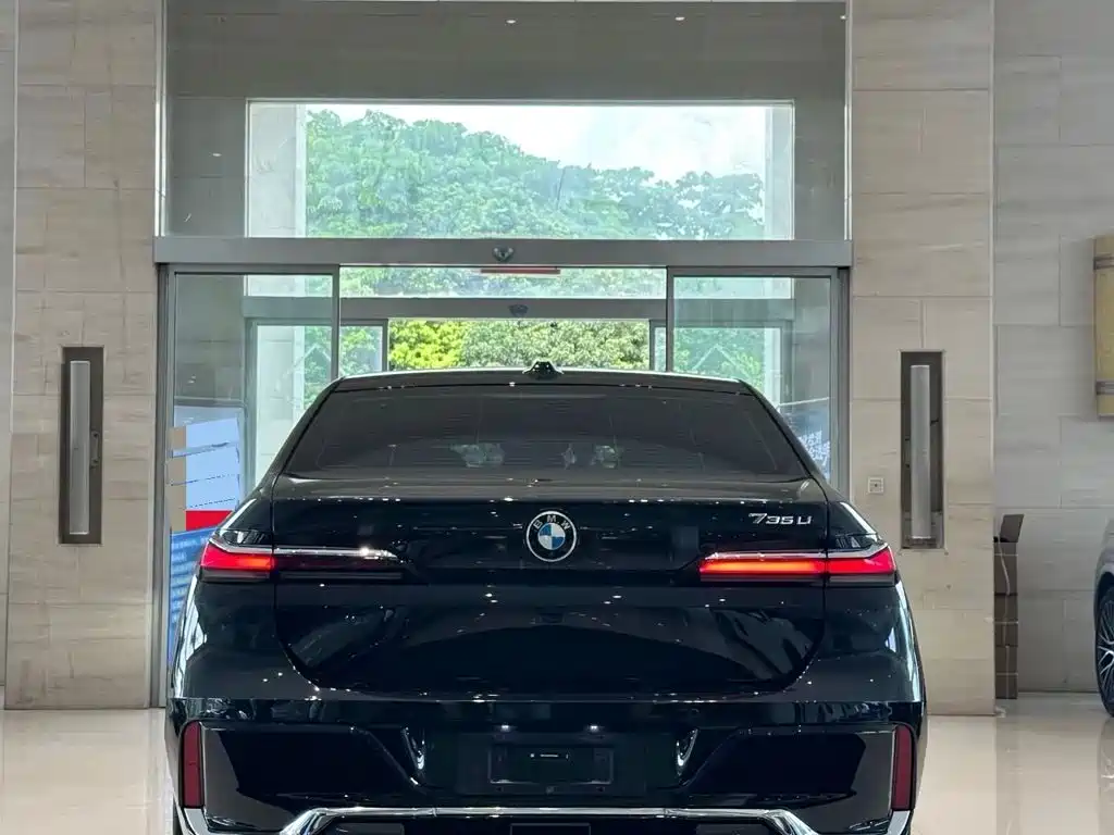 BMW 7 Series 2024 2023 Model 735Li M Sport Package