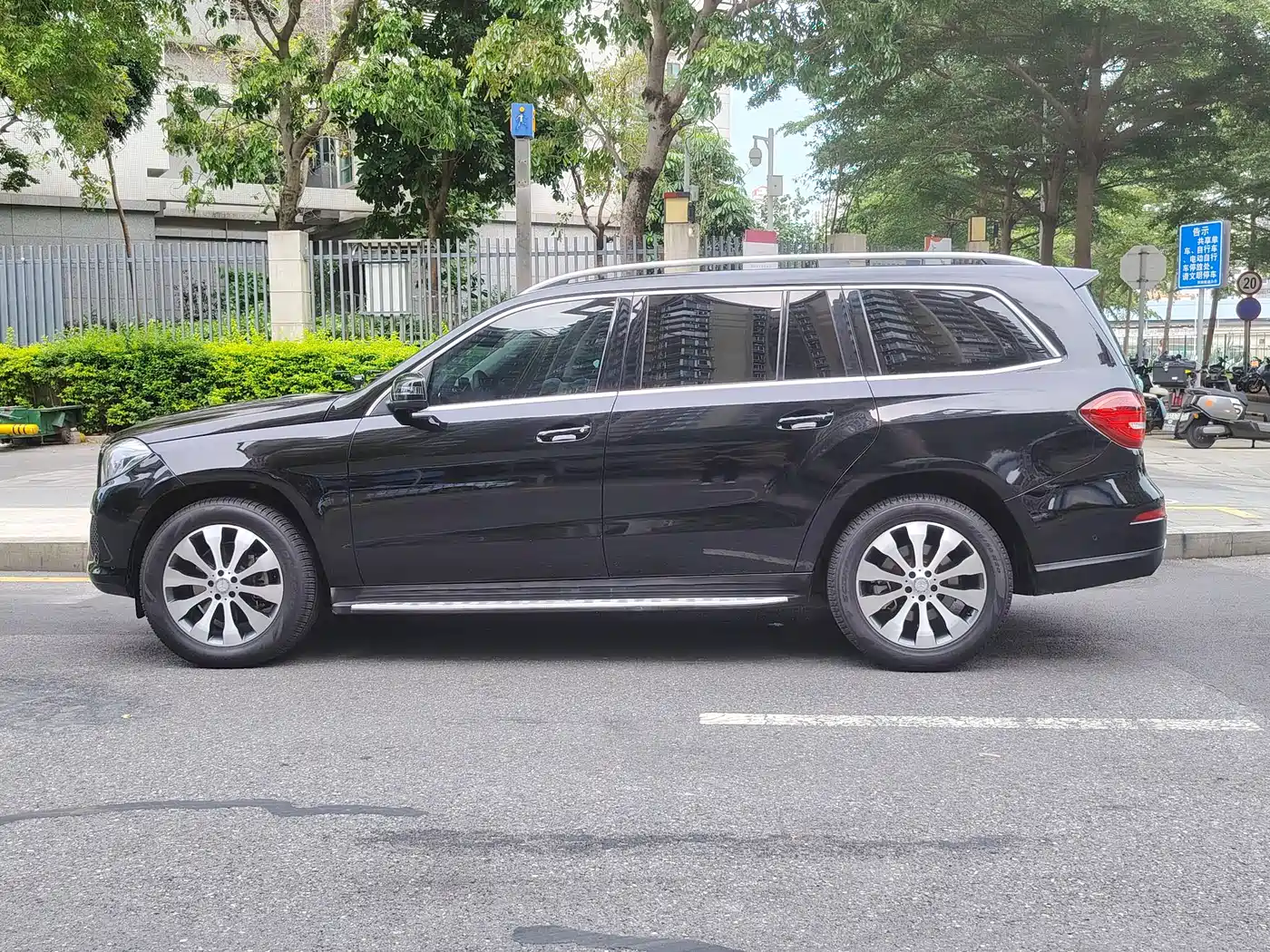 Mercedes-Benz GLS 2016 GLS 400 4MATIC Dynamic фото 4