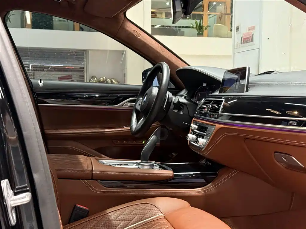 BMW 7 Series 2021 Model 740Li xDrive Executive M Sport Package фото 20