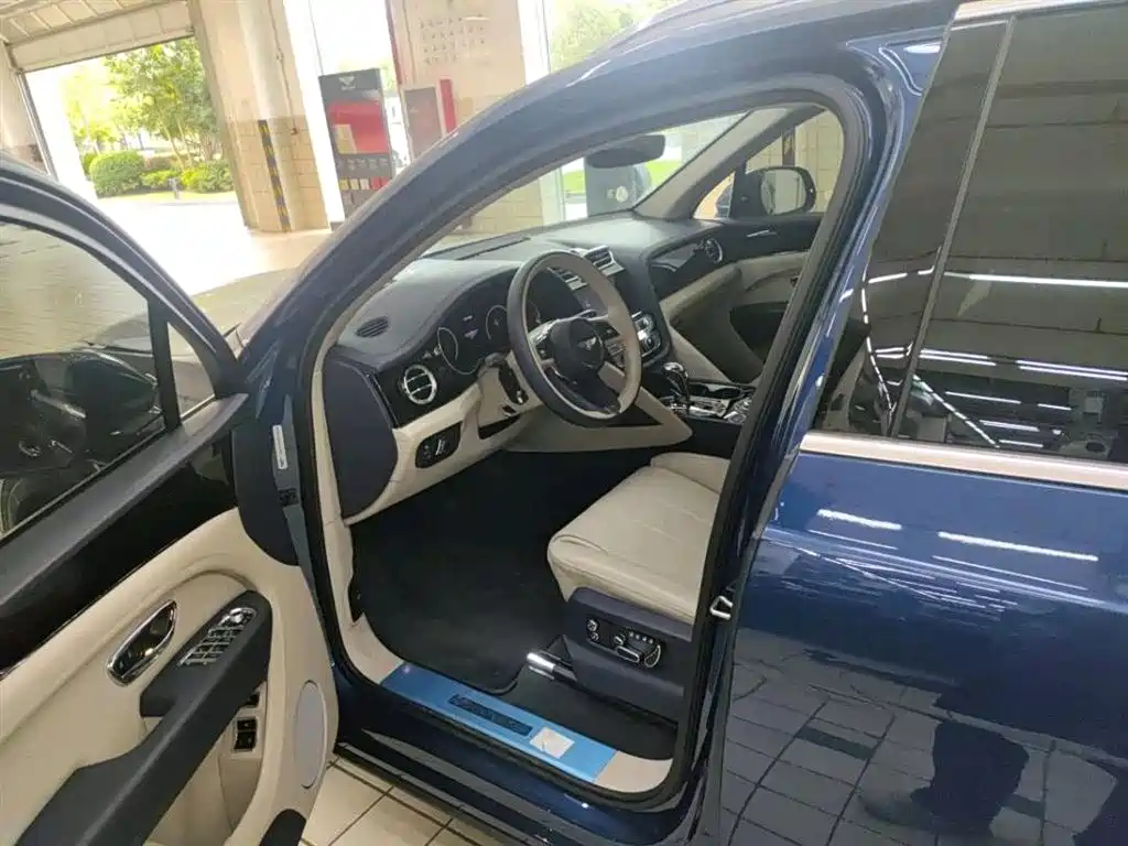 Bentley Bentayga 2025 2024 4.0T V8