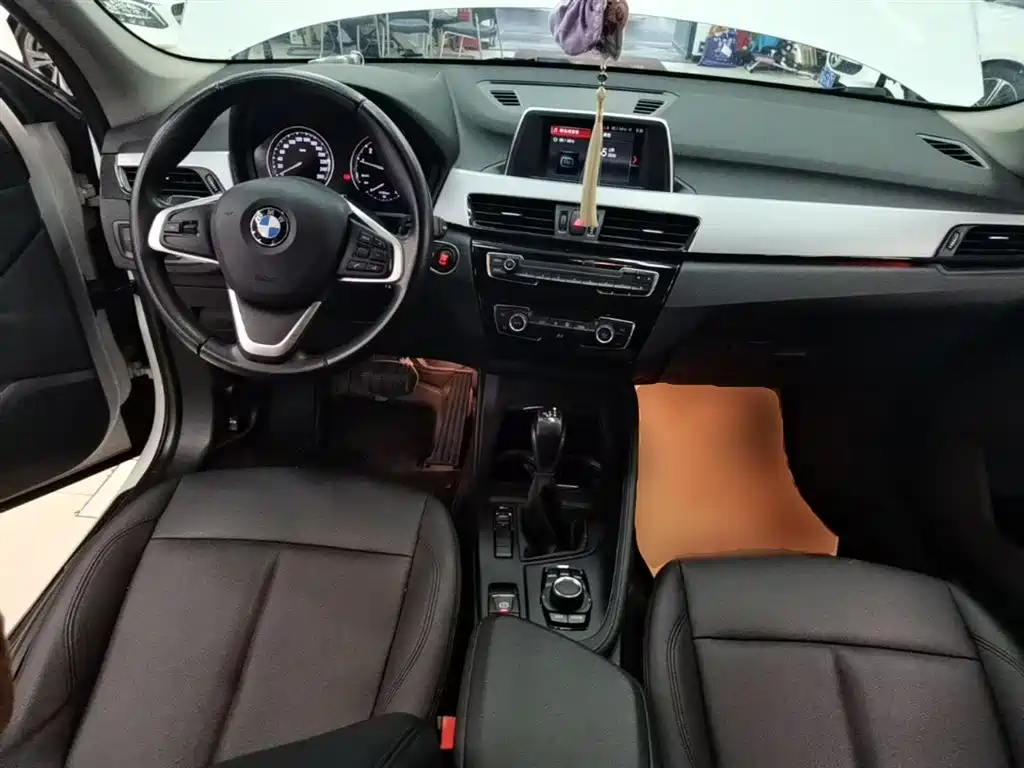 BMW X1 2019 sDrive20Li Leading Model фото 10