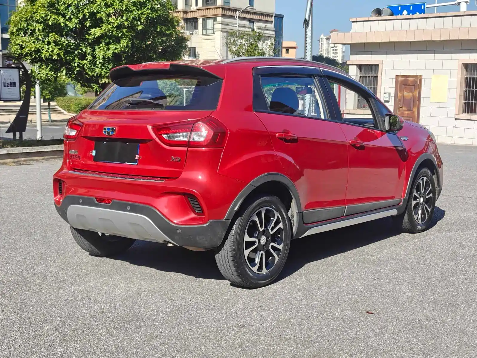 Фото 7 - Geely Vision X3