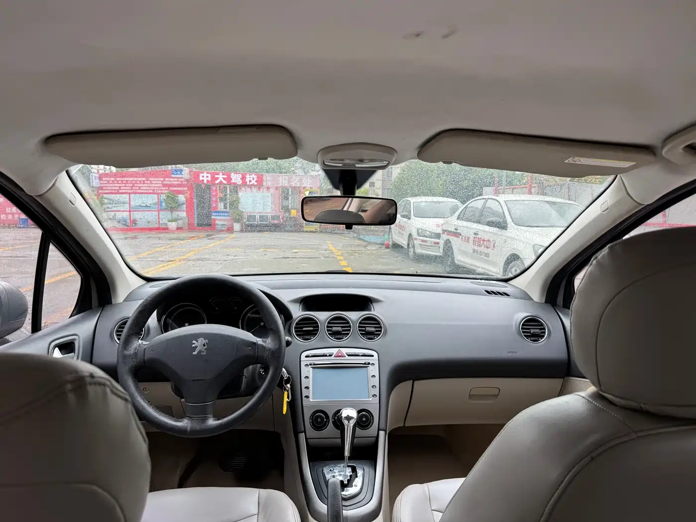 Peugeot 408 2011 2.0L Automatic Comfort Edition фото 7