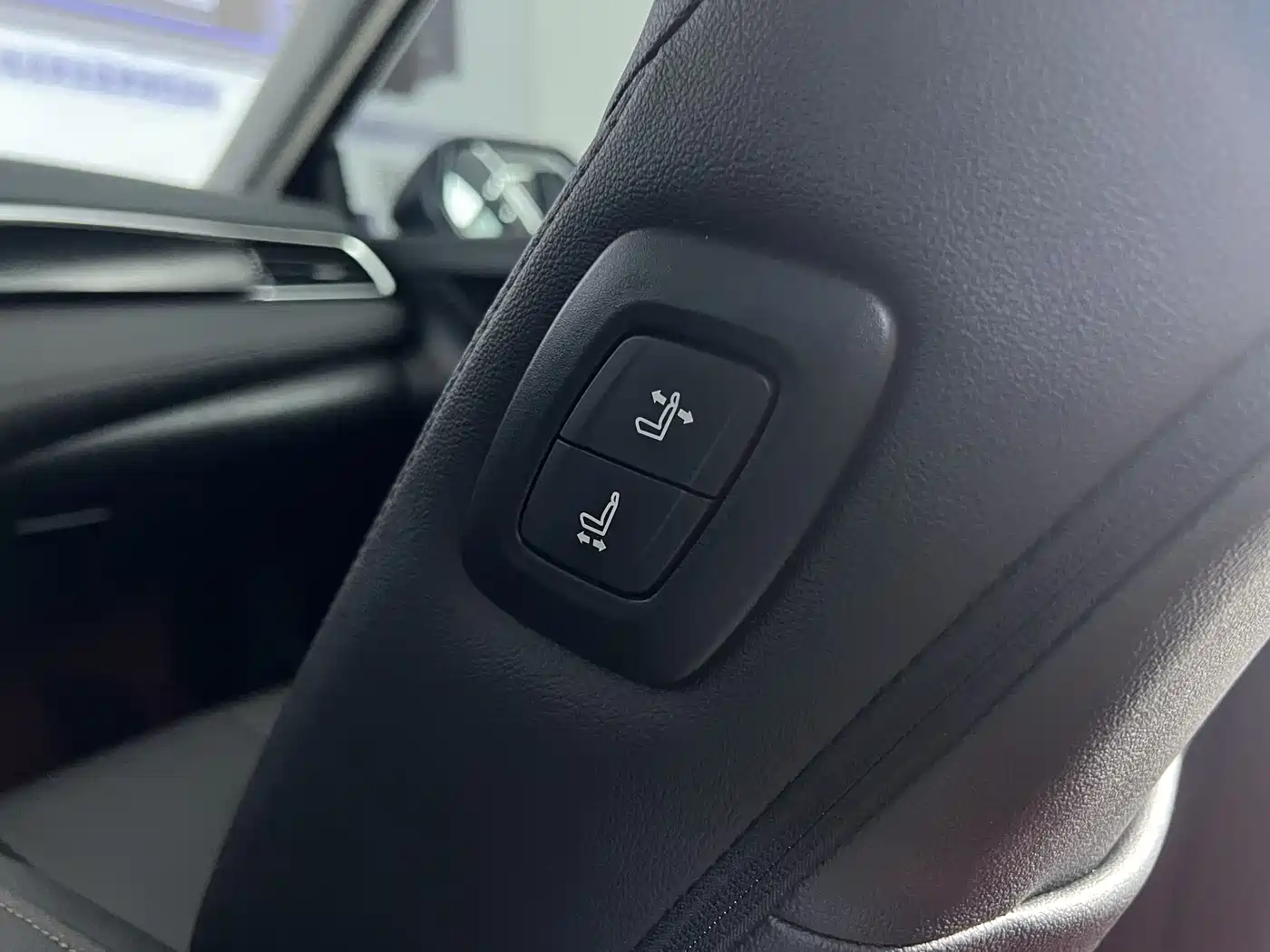 Toyota Camry 2021 2.0G Luxury Edition фото 24