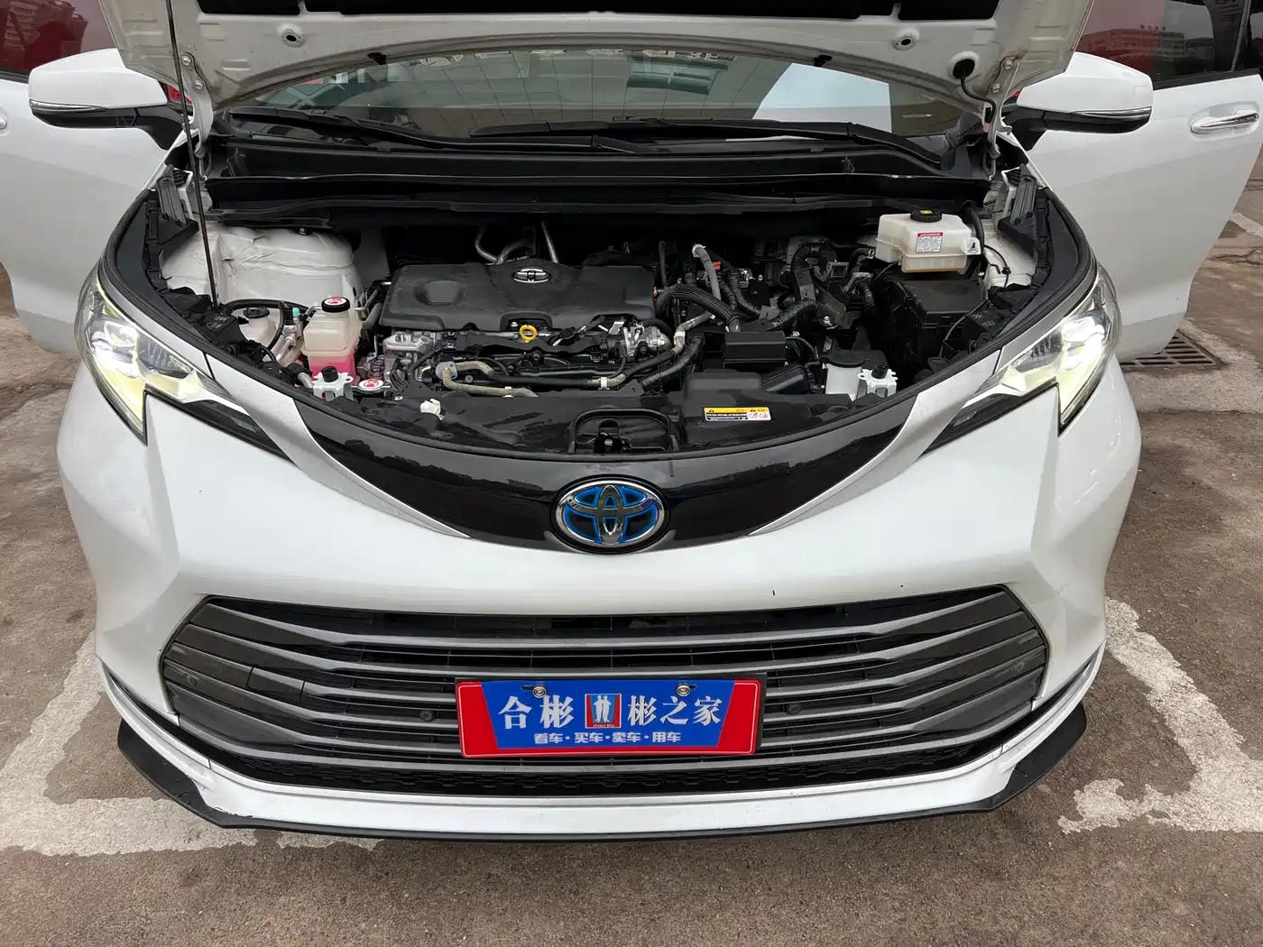 Toyota Sienna 2023 2.5L Hybrid Luxury Edition фото 21