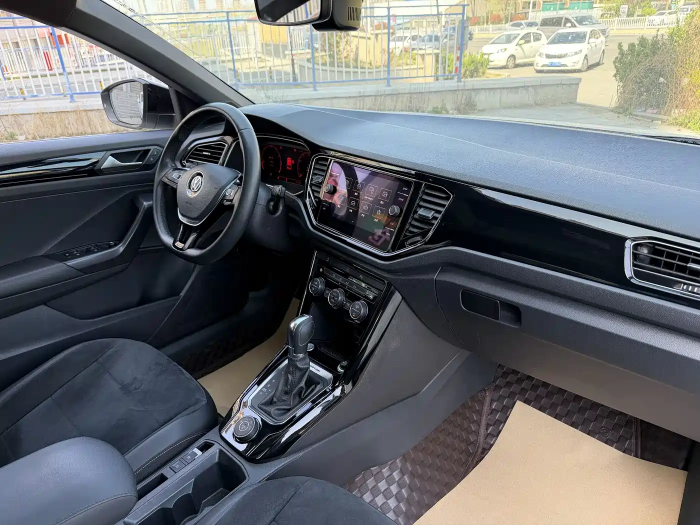 VOLKSWAGEN T ROC EXPLORING SONGS