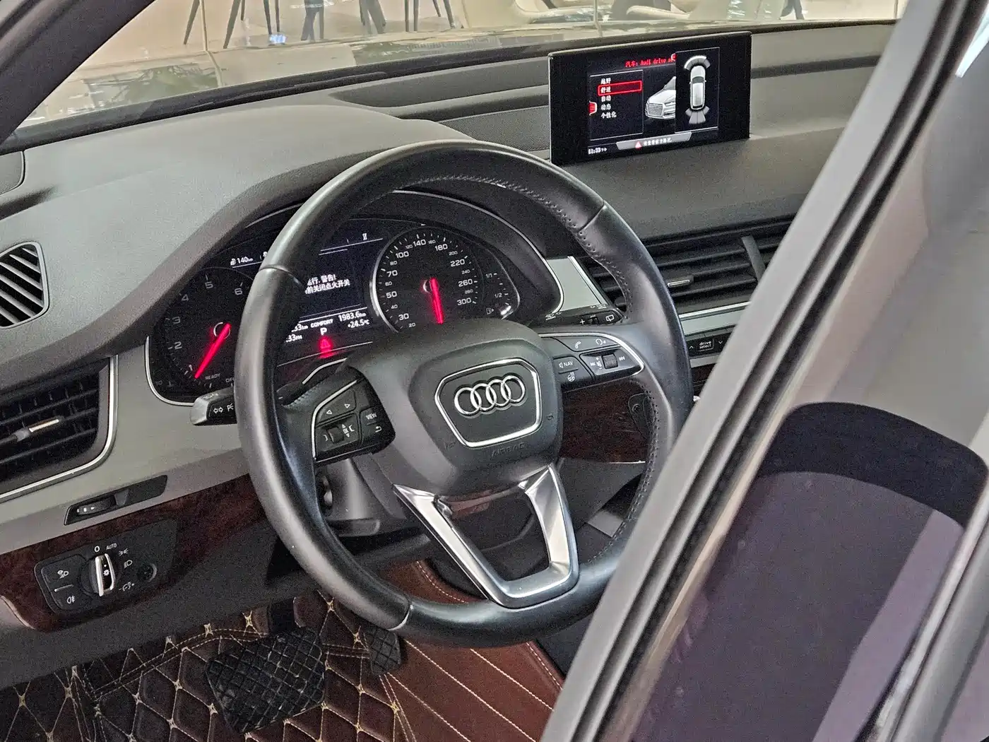 Фото 9 - Audi Q7